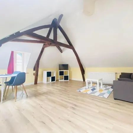 A Deux Pas De La Cathedrale Apartmán *